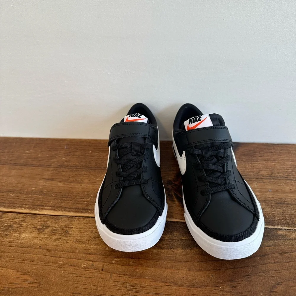 Nike Black and White Low-Top Shoes